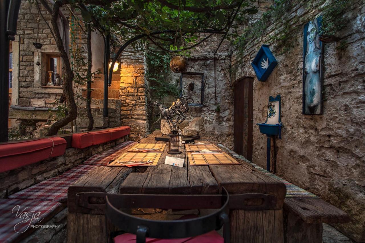Kamene Price Rooms, Music And Food Bale Exterior foto