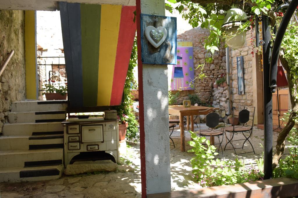Kamene Price Rooms, Music And Food Bale Exterior foto