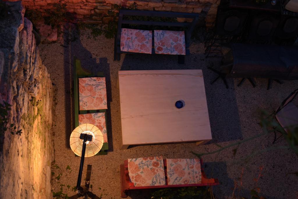 Kamene Price Rooms, Music And Food Bale Exterior foto
