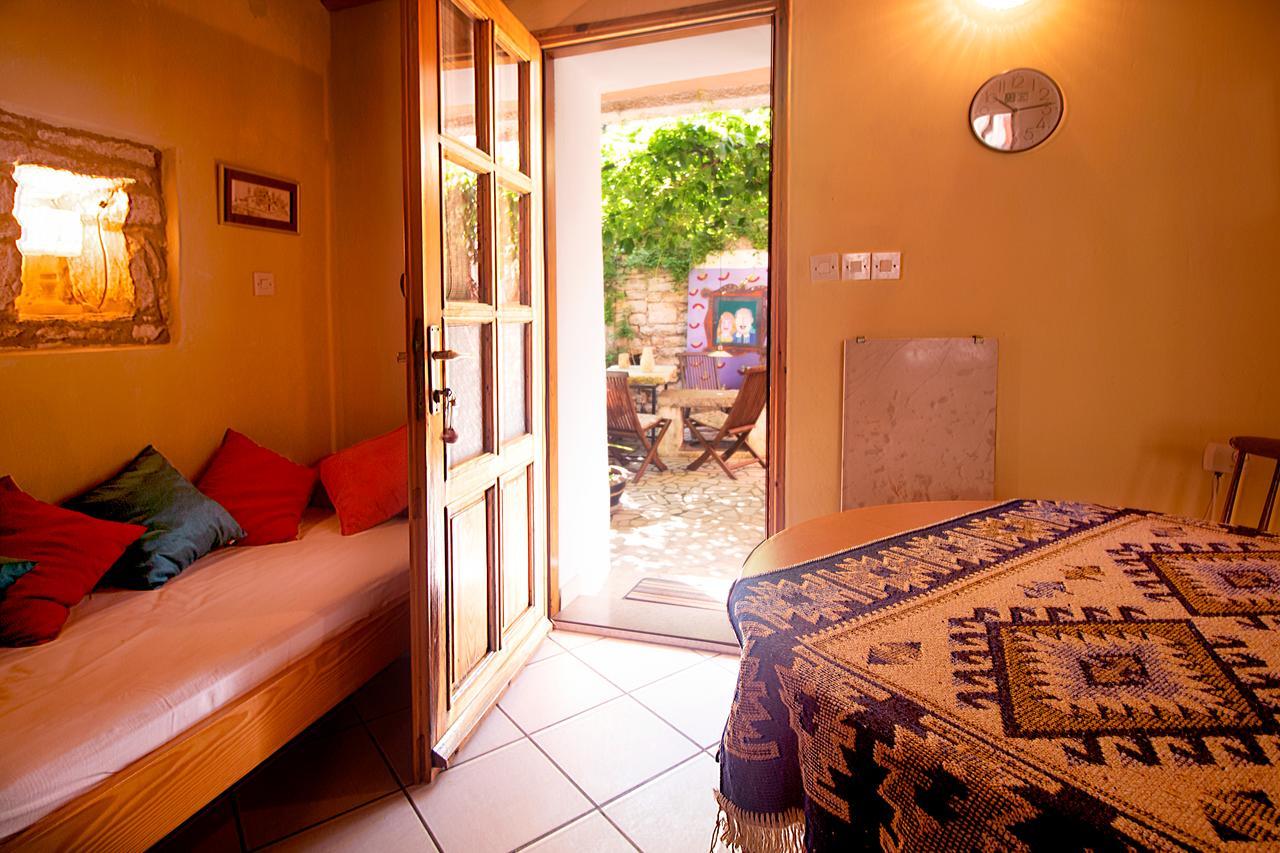 Kamene Price Rooms, Music And Food Bale Exterior foto